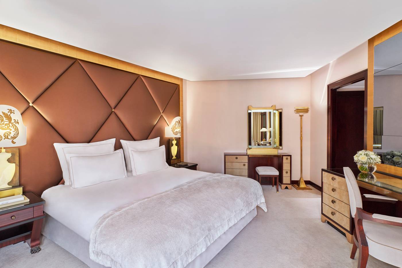 Hotel-Barriere-Le-Fouquets-Paris-Room-27