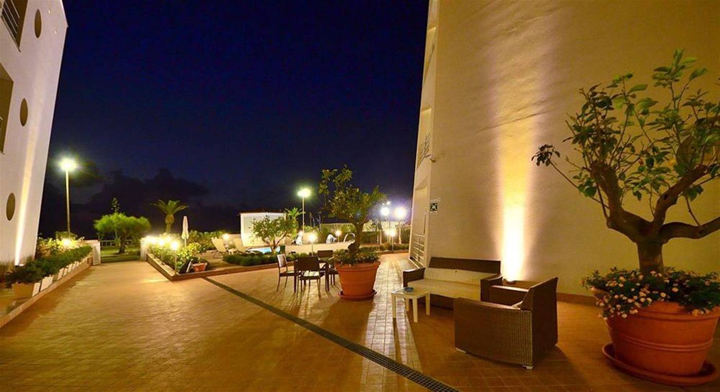 Astro-Suite-Hotel-Bar-11