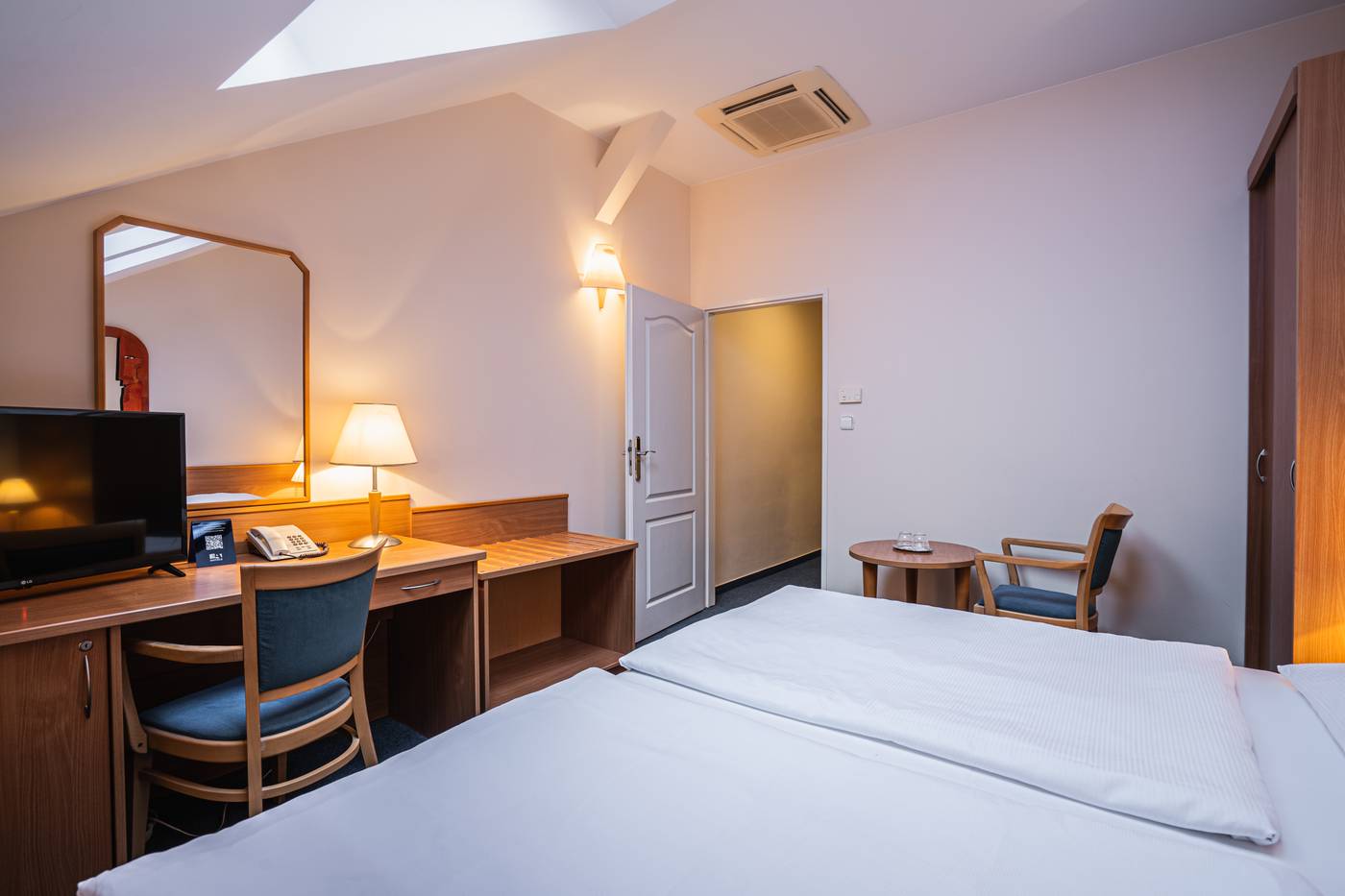 EA-Hotel-Tosca-Room-18