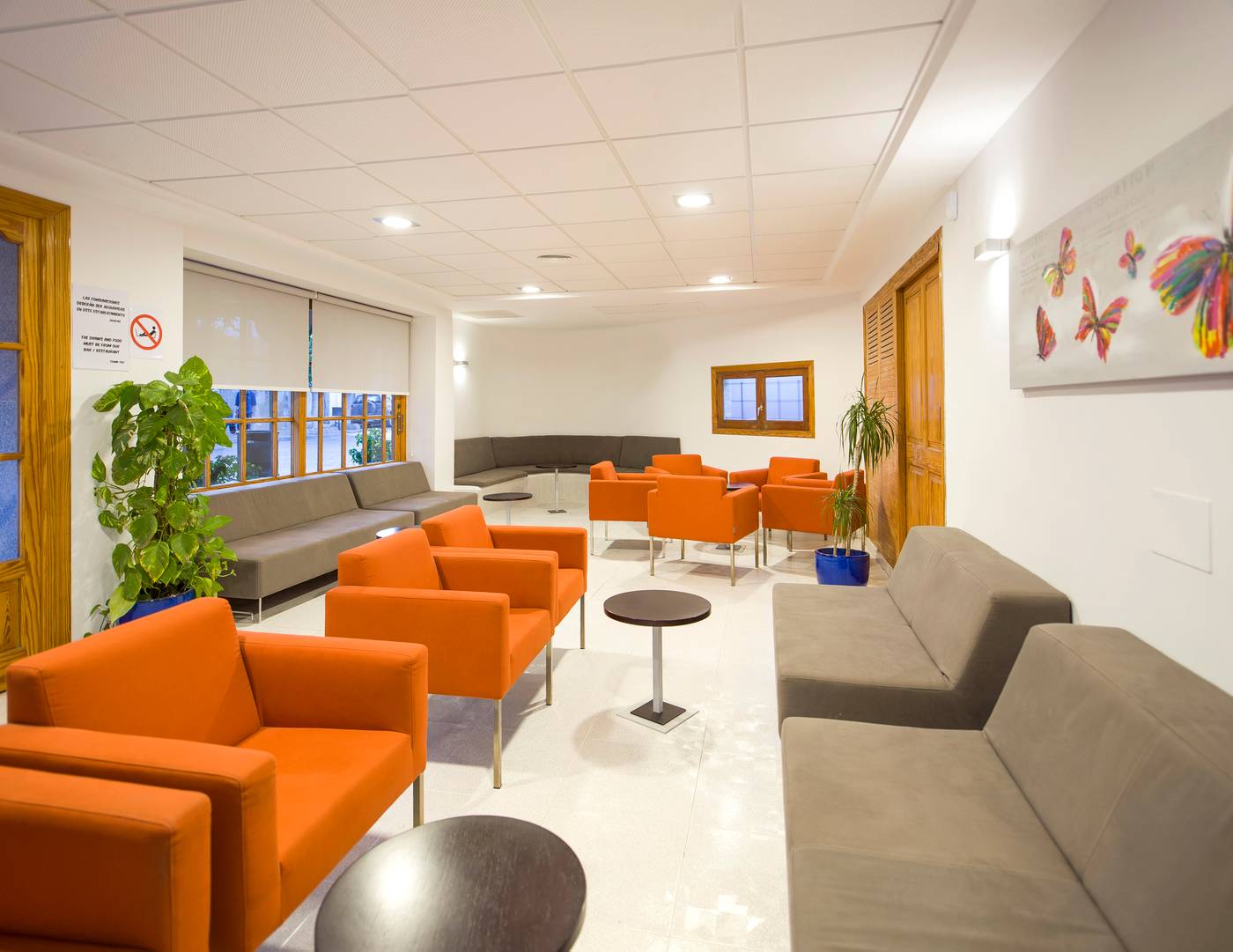 Hostal-Adelino-Lobby-26