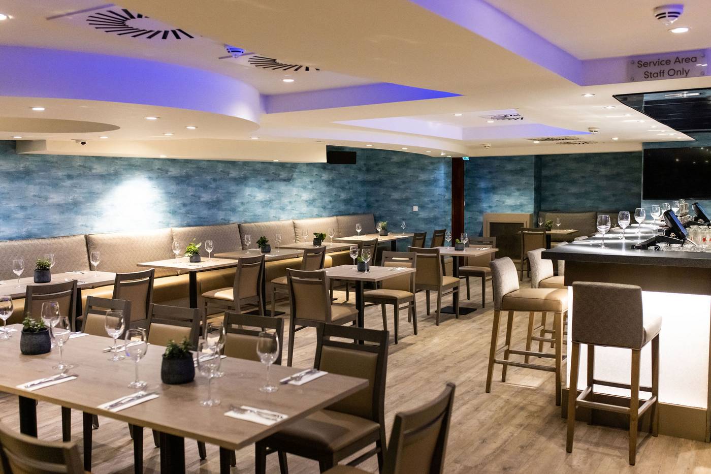 The-Royal-Yacht-Bar-28