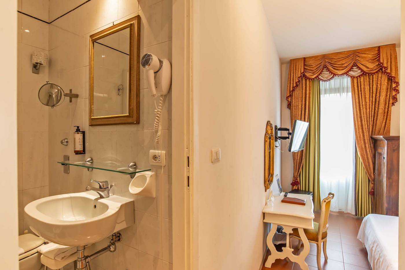 Machiavelli-Palace-Room-48