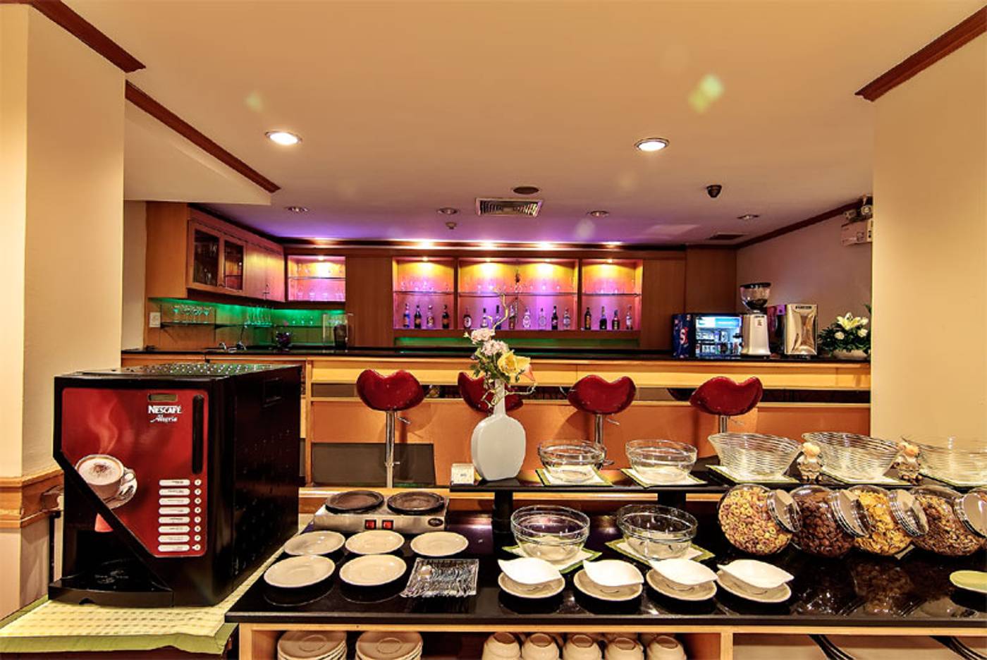 Bossotel-Inn-Bangkok-Bar-18