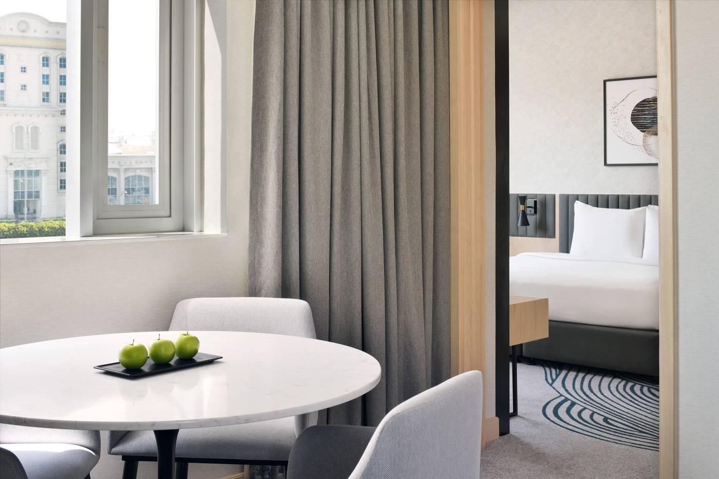 Crowne-Plaza-Jumeirah-Dubai-Room-21