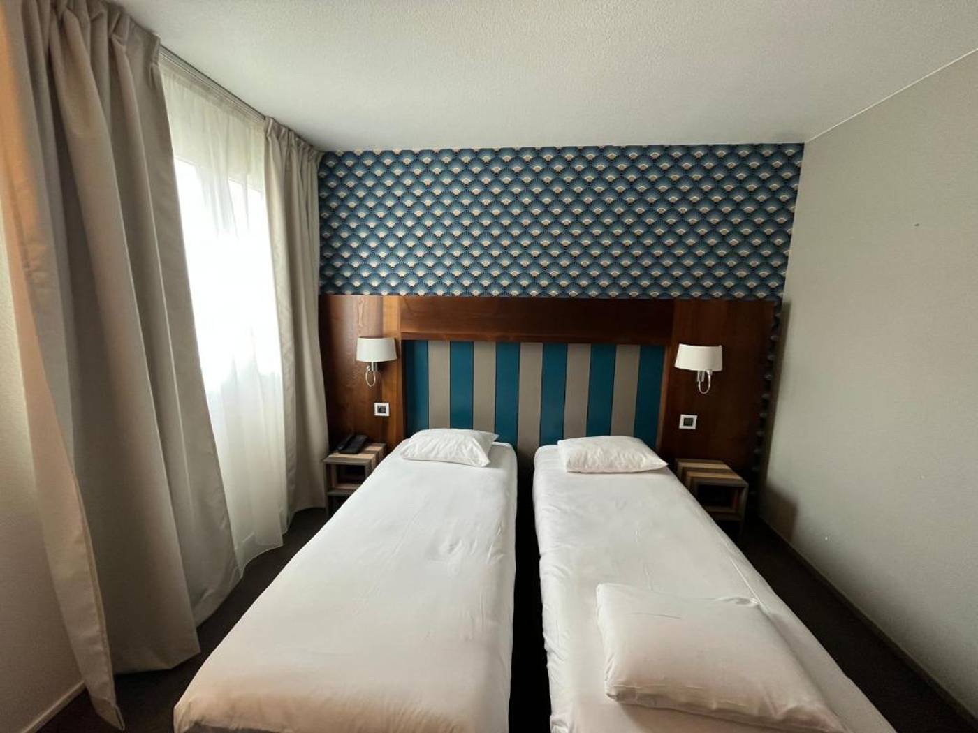 Logis Hotel le Neron-France-FONTANIL-CORNILLON-Room-6