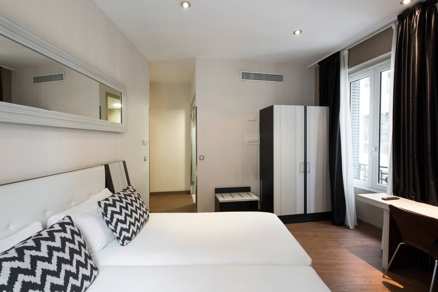 Petit-Palace-Triball-Room-2