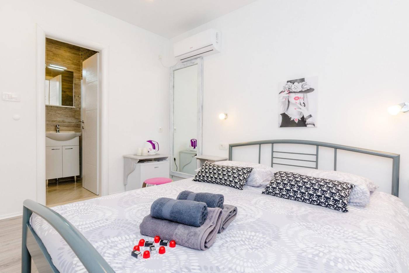 Guest-House-Nikolina-Room-12