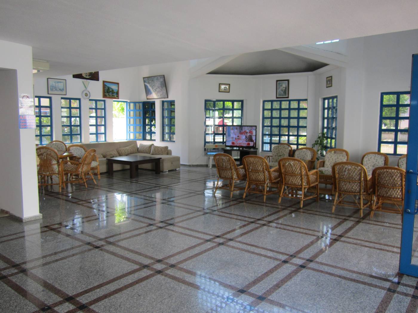 Aymes-Hotel-Lobby-15