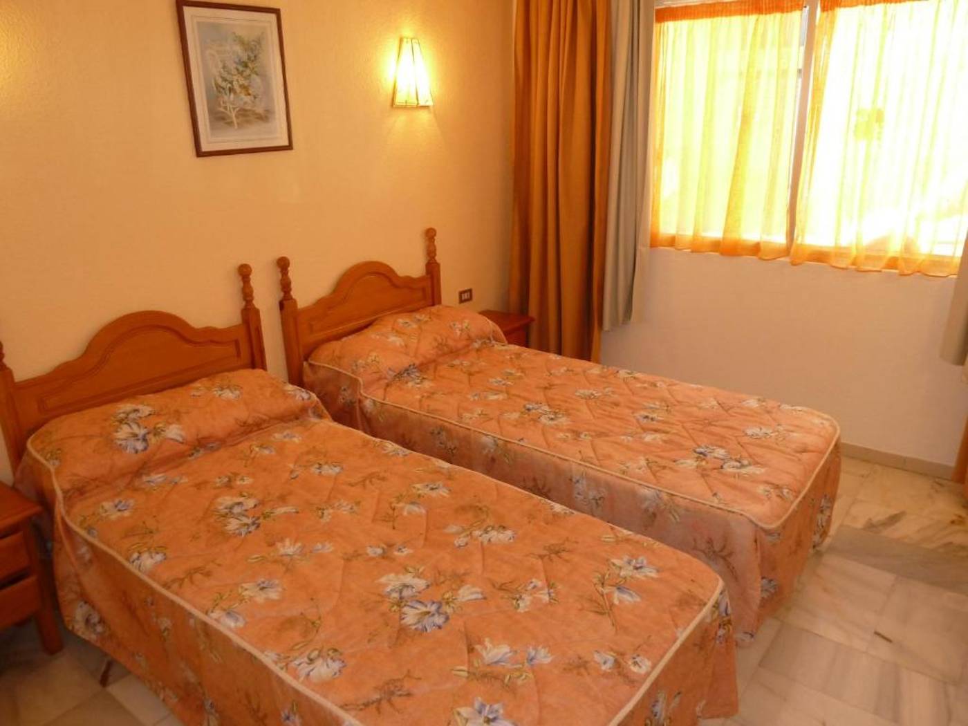 Florida-Park-Club-Room-10