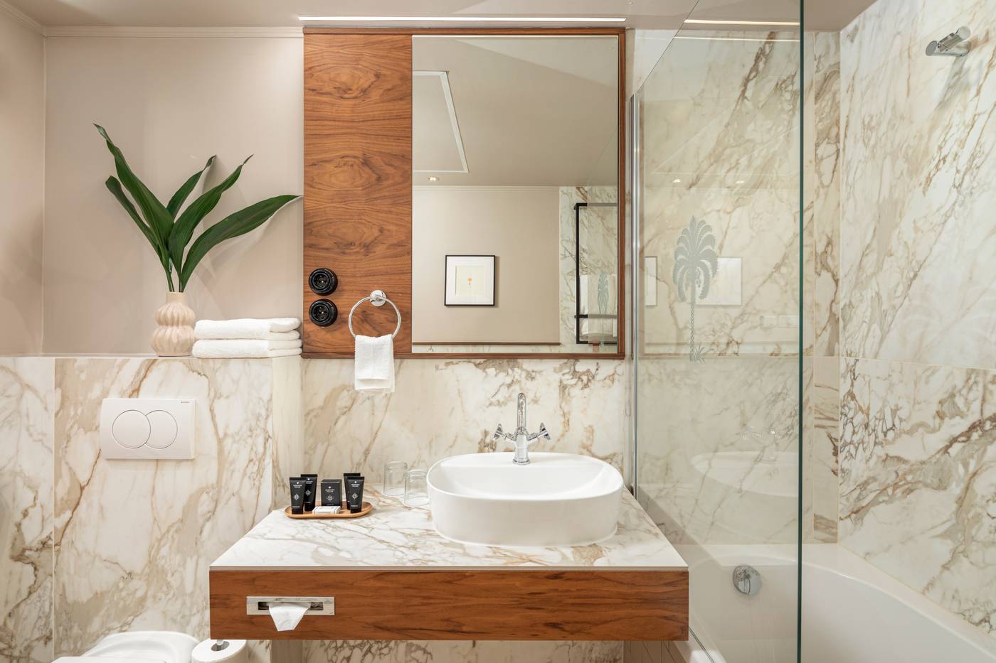 Queen-s-Court-Hotel-and-Residence-Room-46