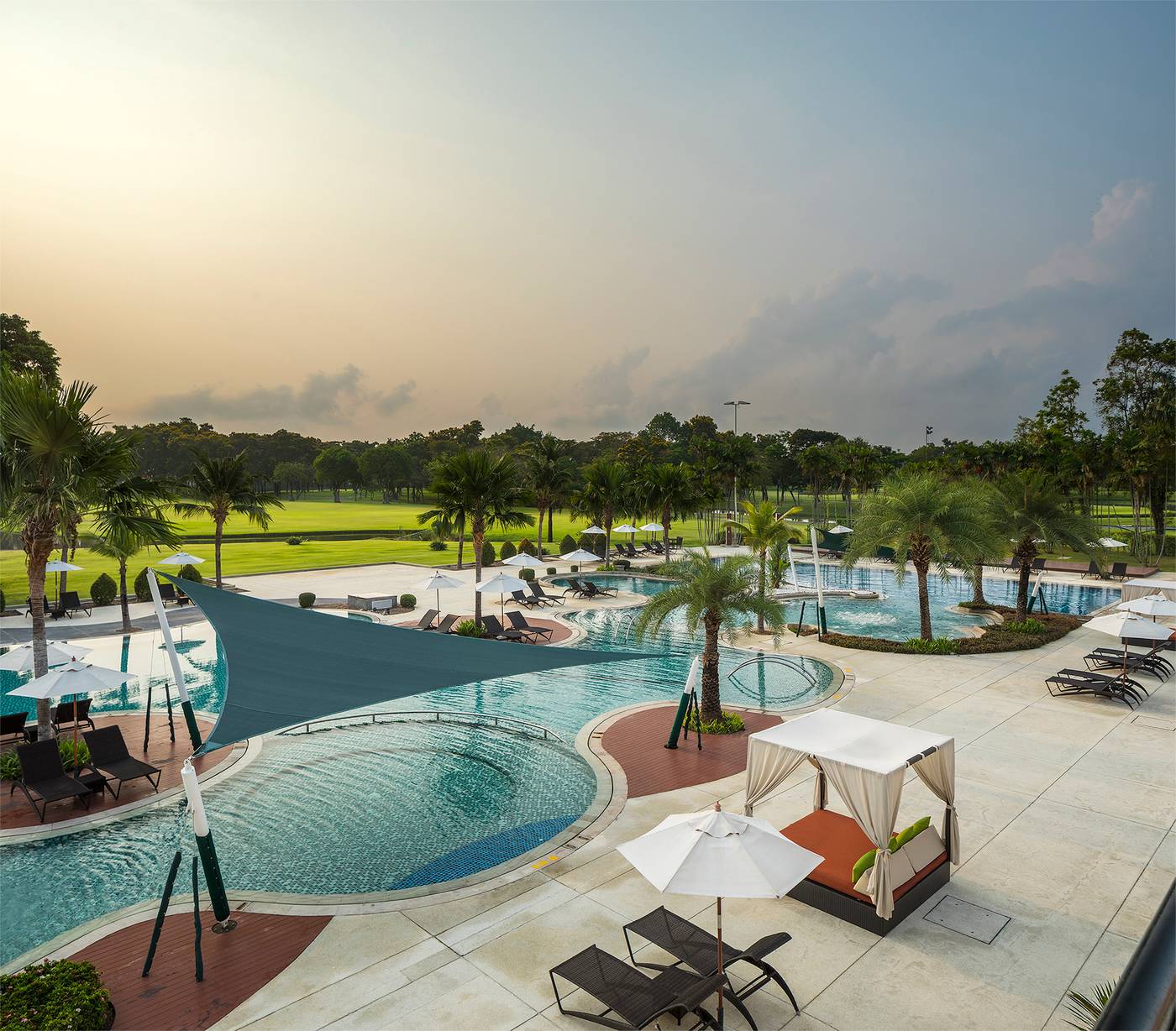 Eastin-Thana-City-Golf-Resort-Bangkok-Pool-50