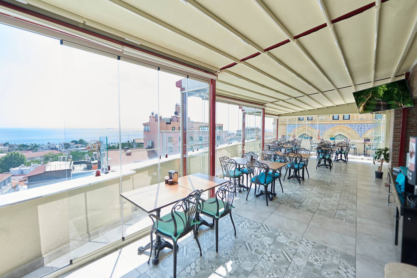 Sunlight-Restaurant-13