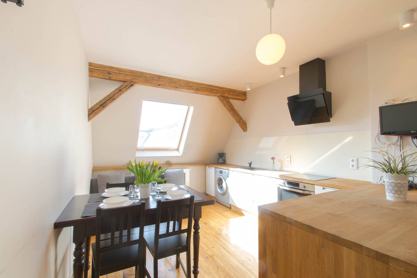 The-Spiski-Palace-Apartments-Room-7