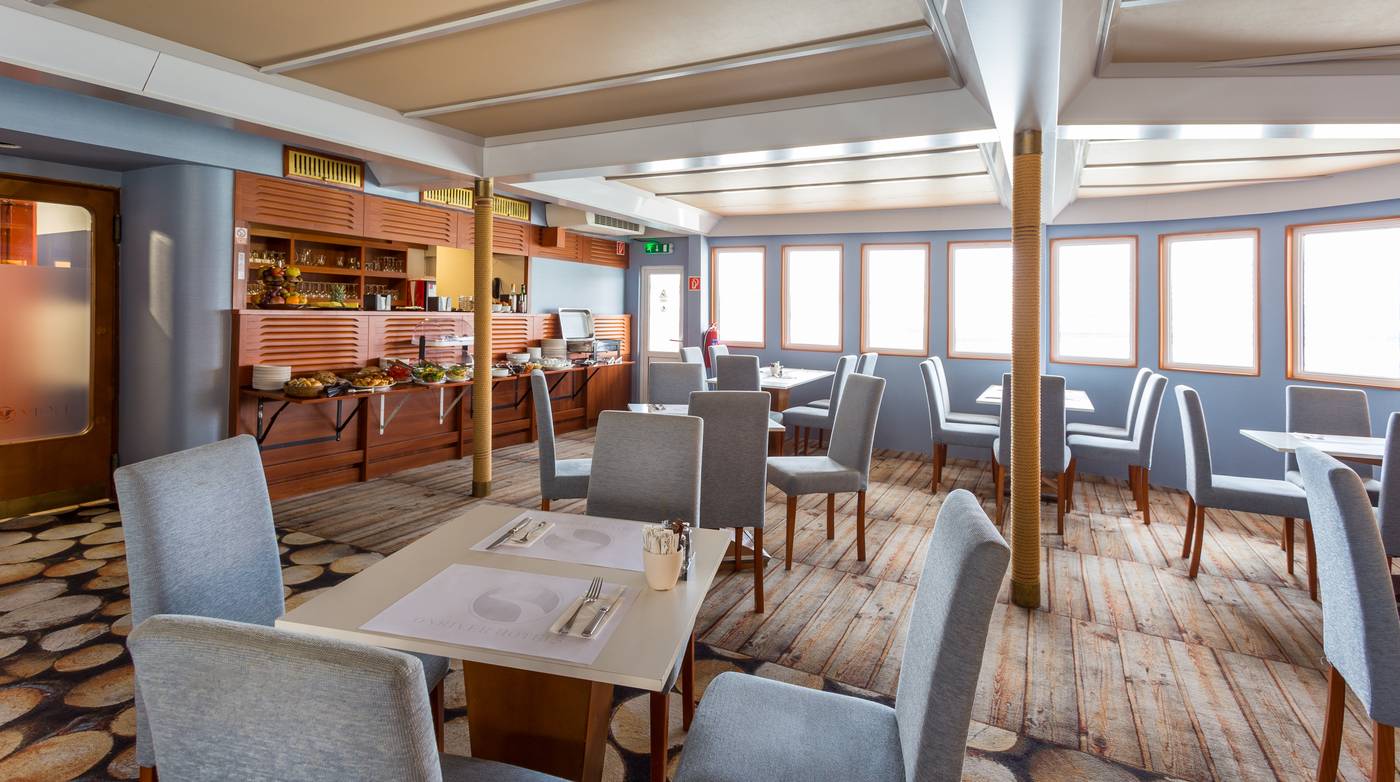 Grand-Jules-Boat-Hotel-Budapest-Restaurant-35