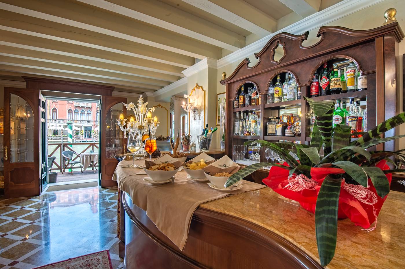 Hotel-Canal-Grande-Lobby-9