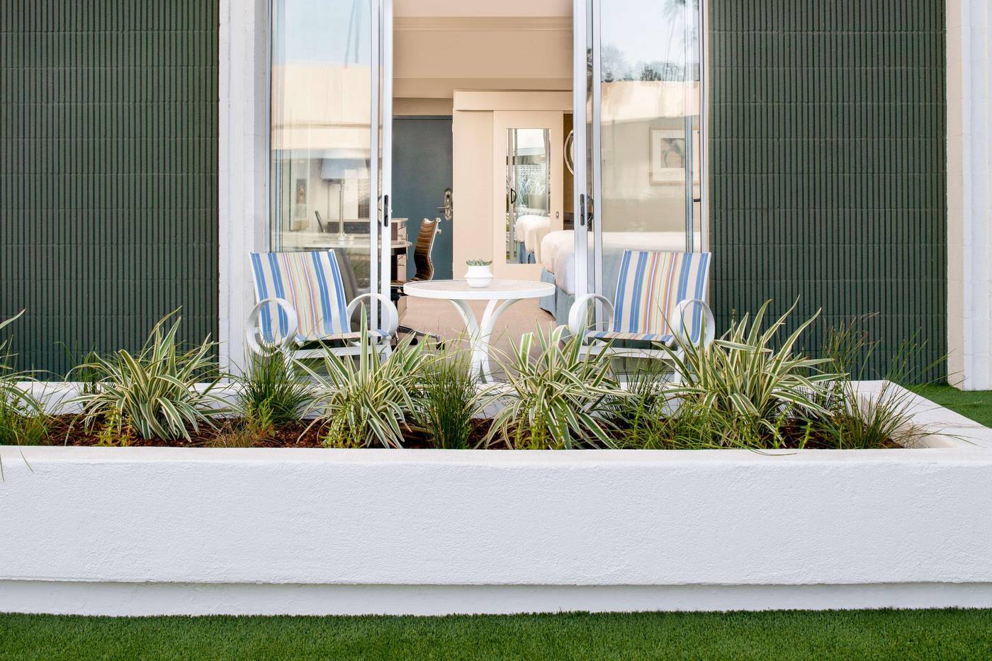 Beverly-Hilton-Room-87