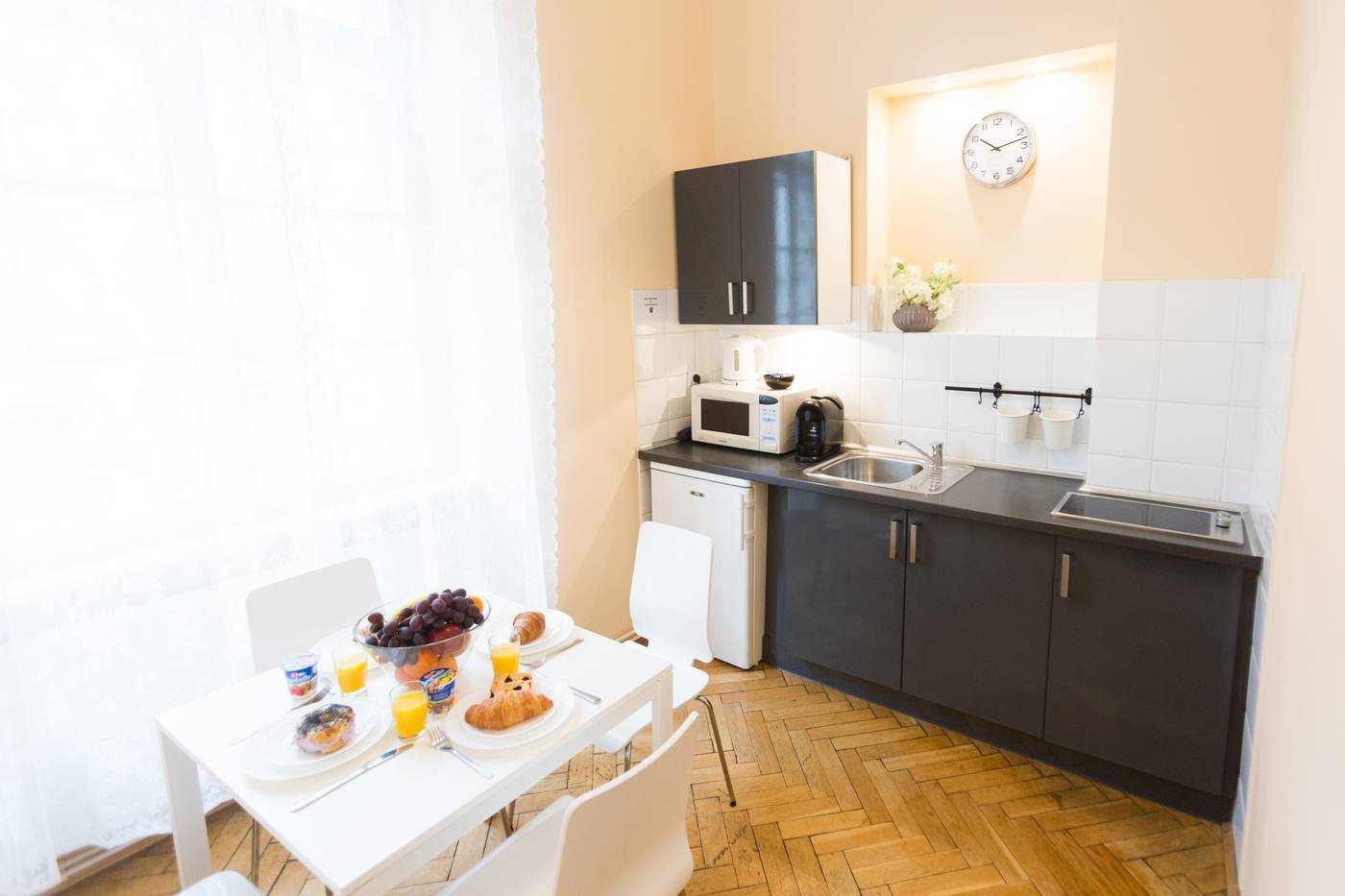 Apartments-Roman-Room-39