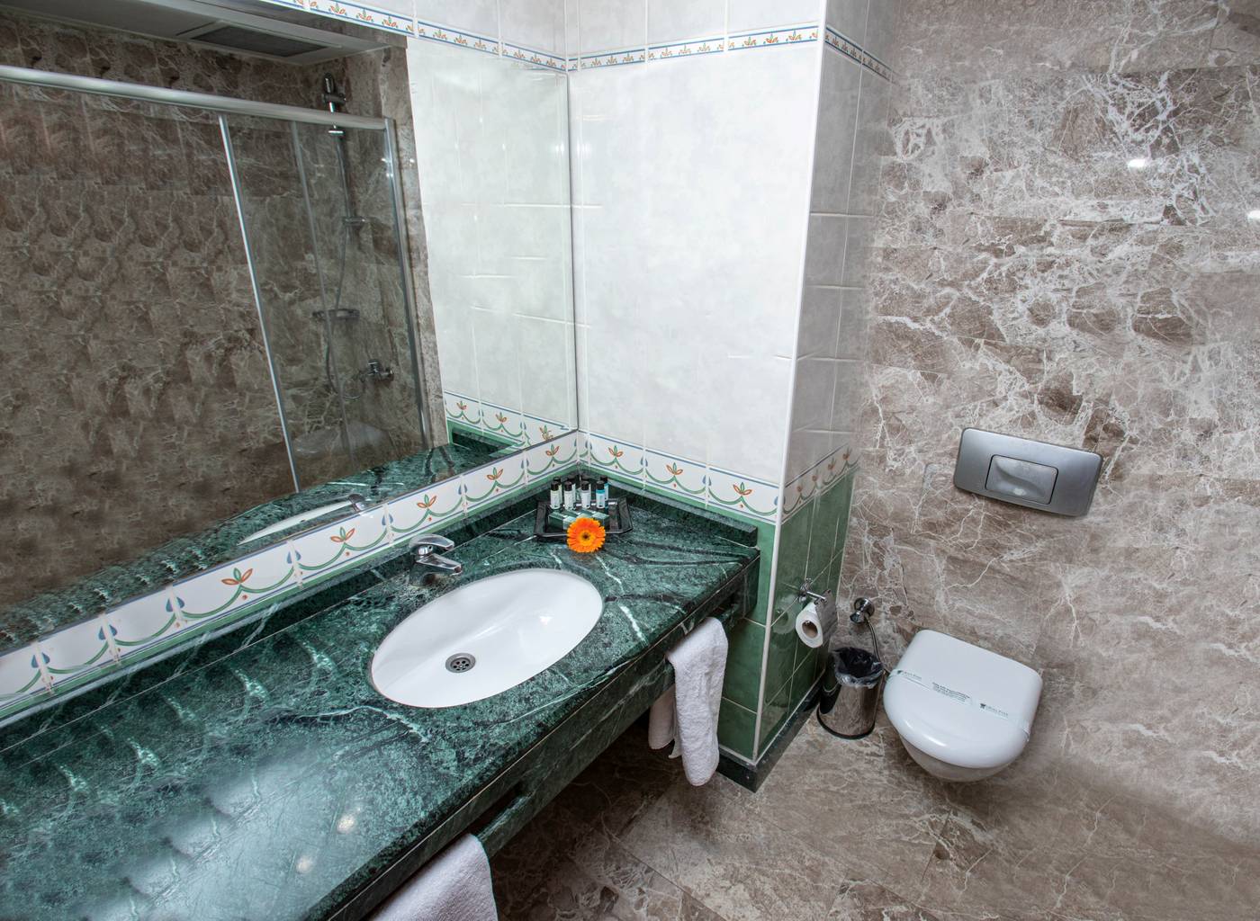 The-Green-Park-Hotel-Merter-Room-20