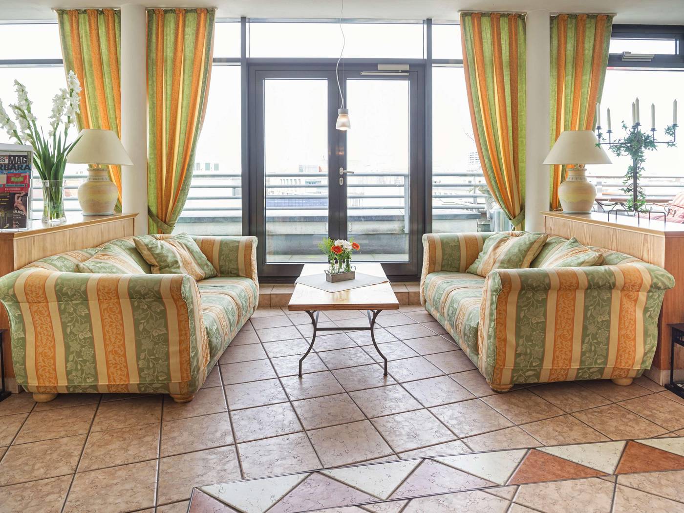 Hotel-Domicil-Berlin-by-Golden-Tulip-Lobby-6