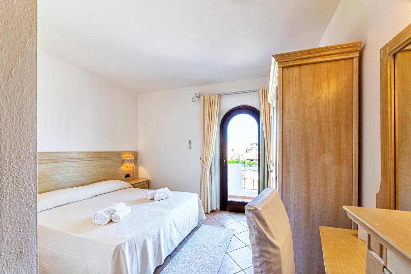 Hotel-Il-Faro-Di-Molara-Room-6