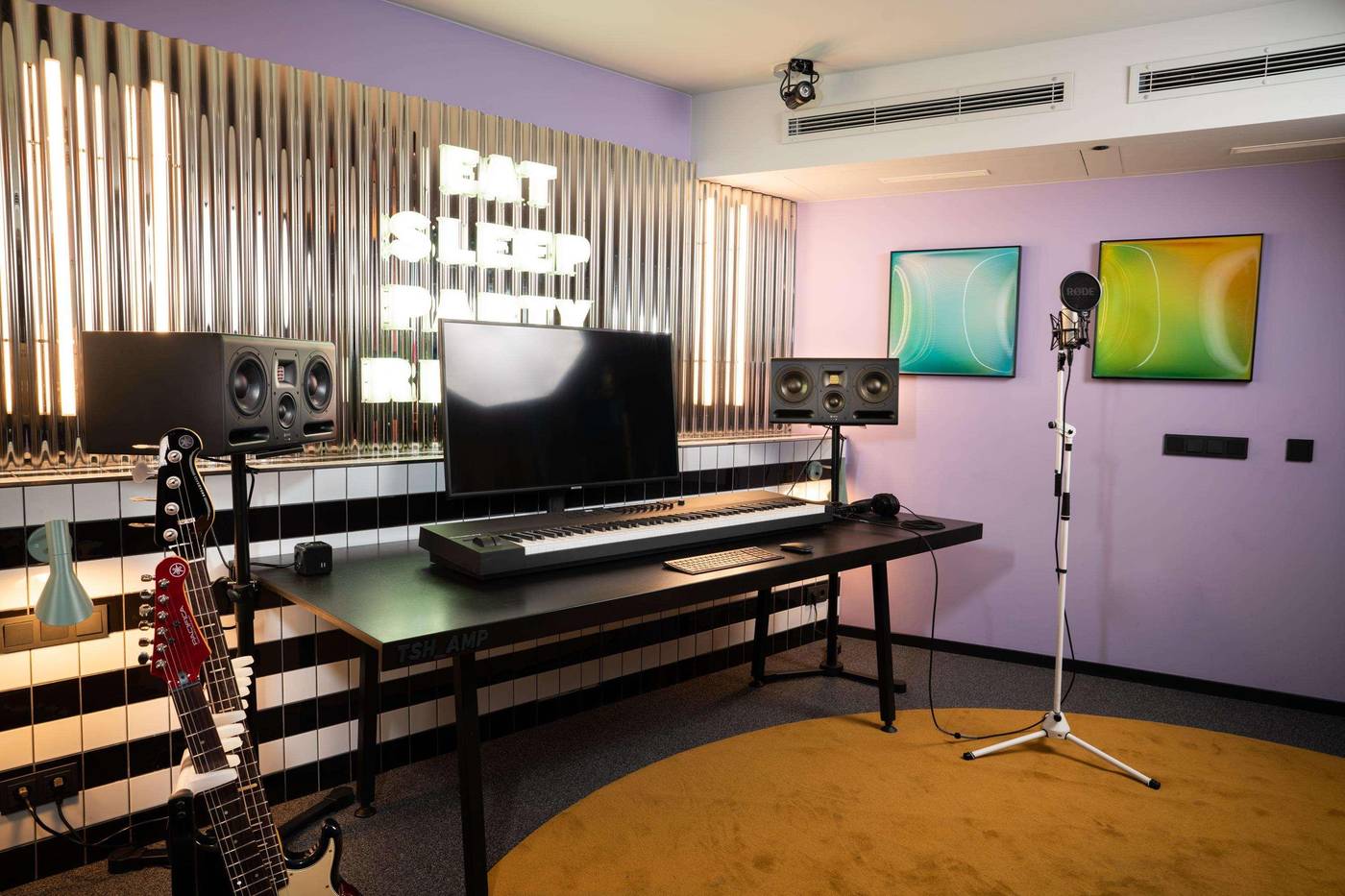 The-Social-Hub-Berlin-Lobby-36