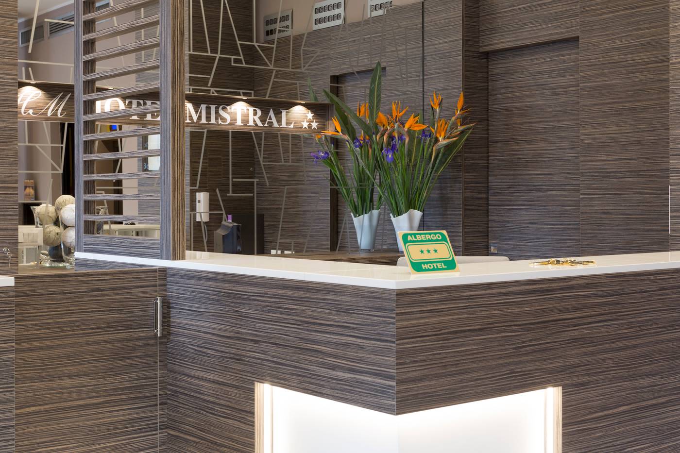 Mistral-Lobby-2
