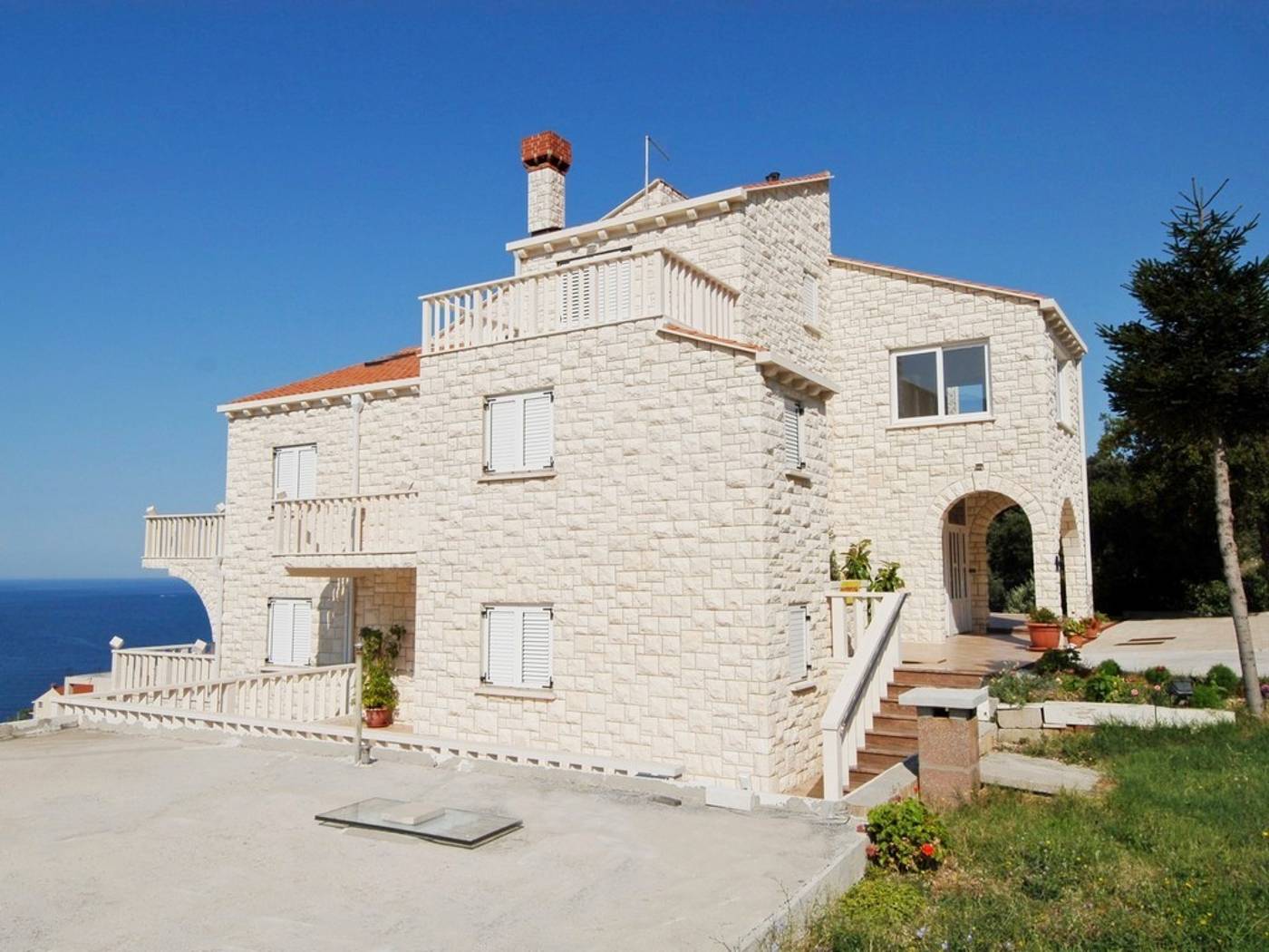 Marnic-Apartments-Lobby-36