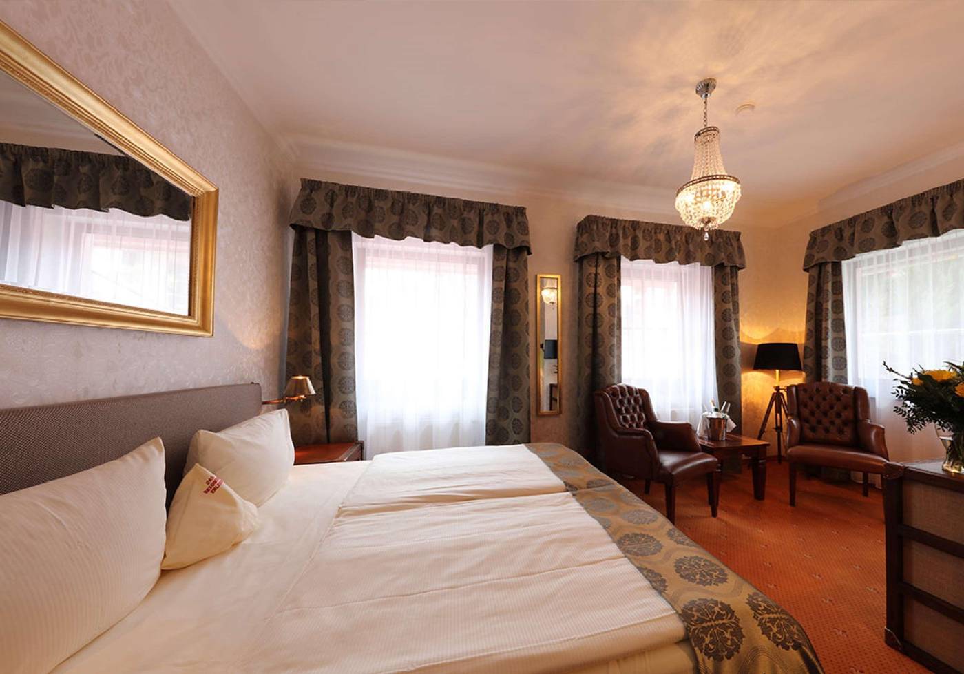 The-Lakeside-Room-11