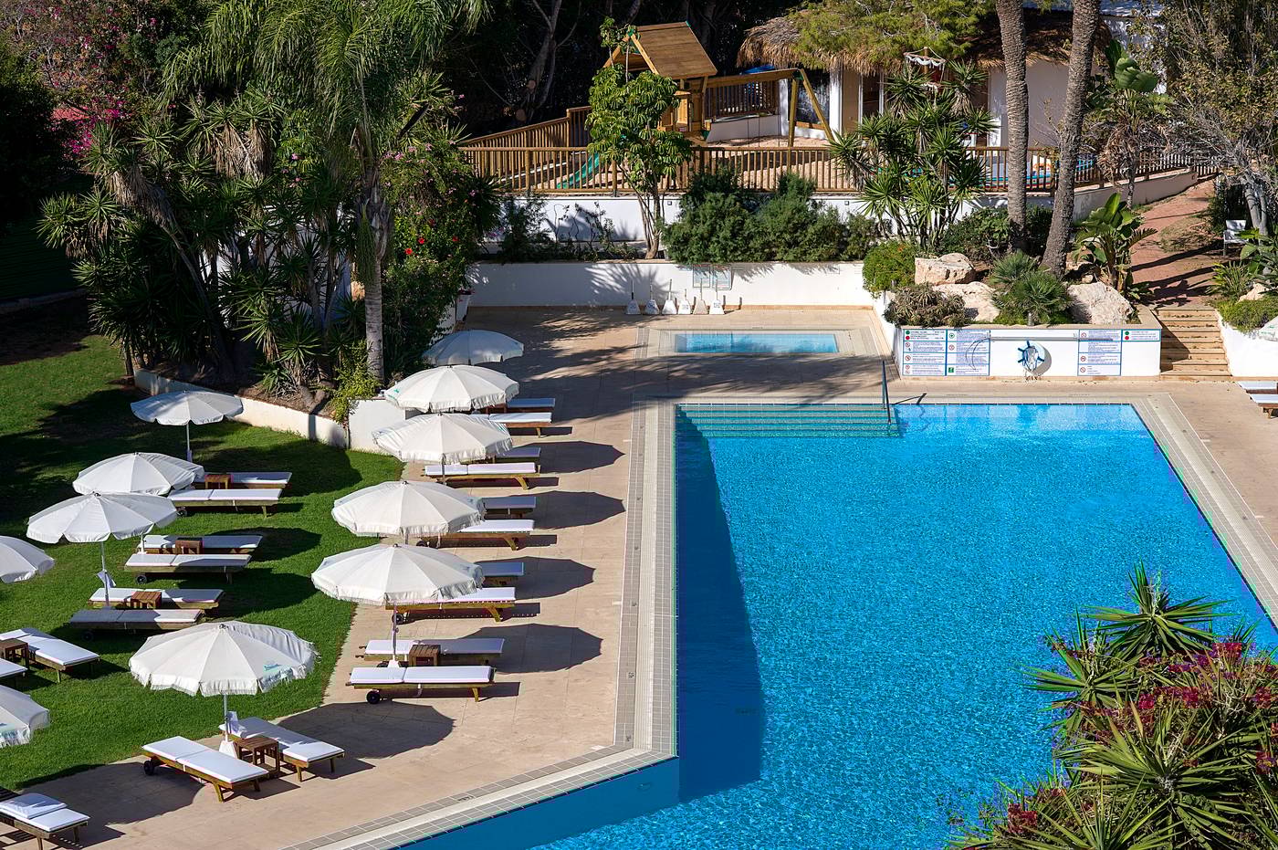 Grecian-Sands-Hotel-Pool-5