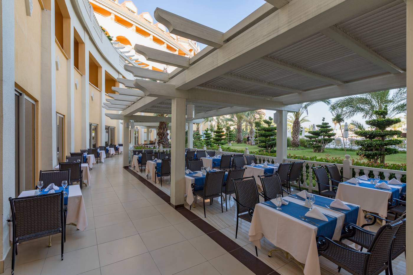 Royal-Alhambra-Palace-Restaurant-15