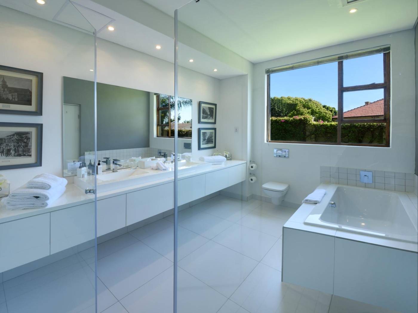 The-Clarendon-Fresnaye-Hotel-Room-16