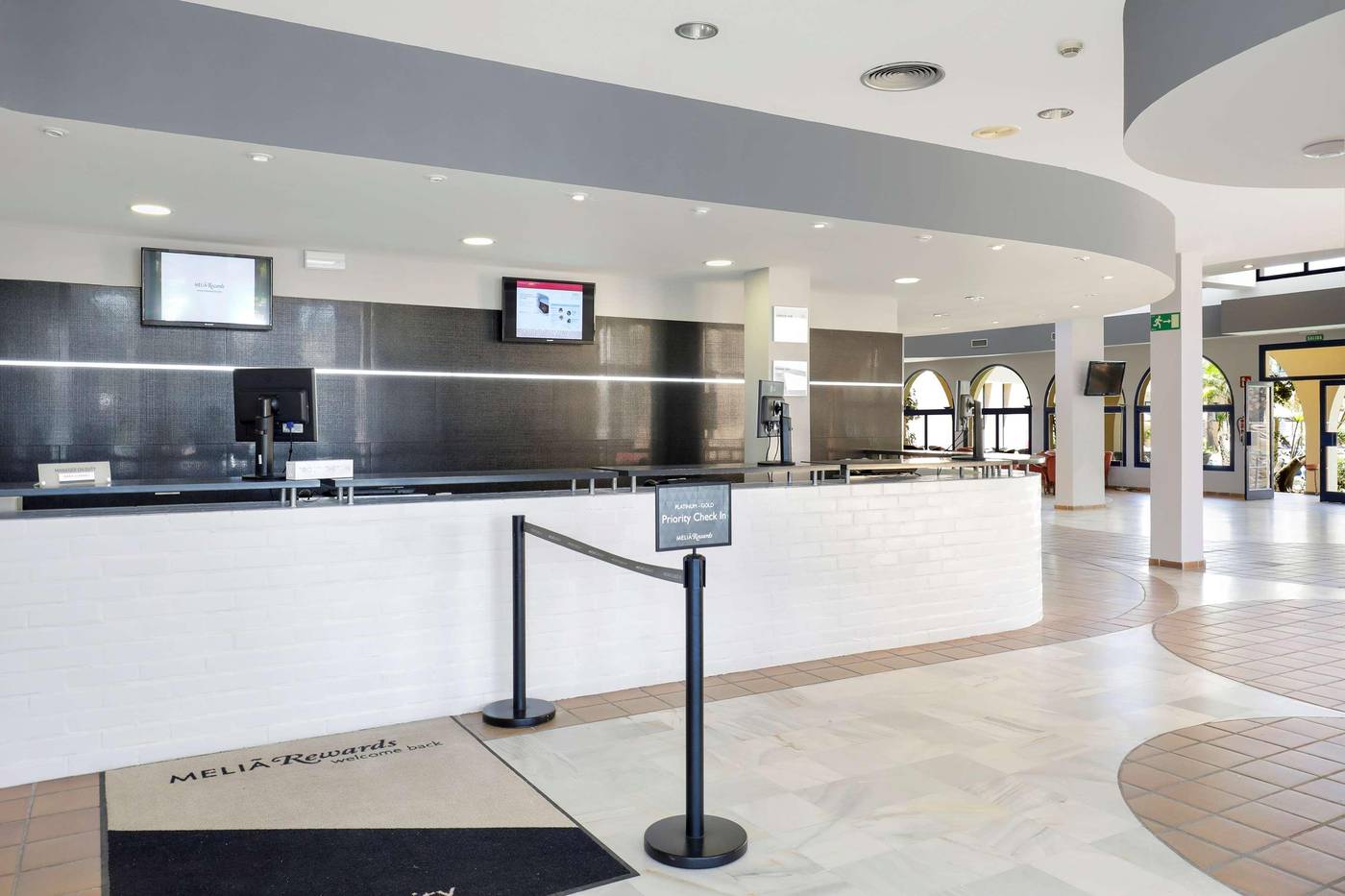 Sol-Sancti-Petri-Apartamentos-Lobby-70