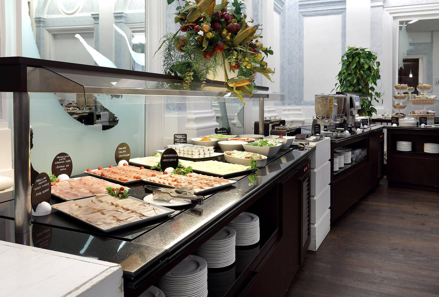 International-Palace-Restaurant-33