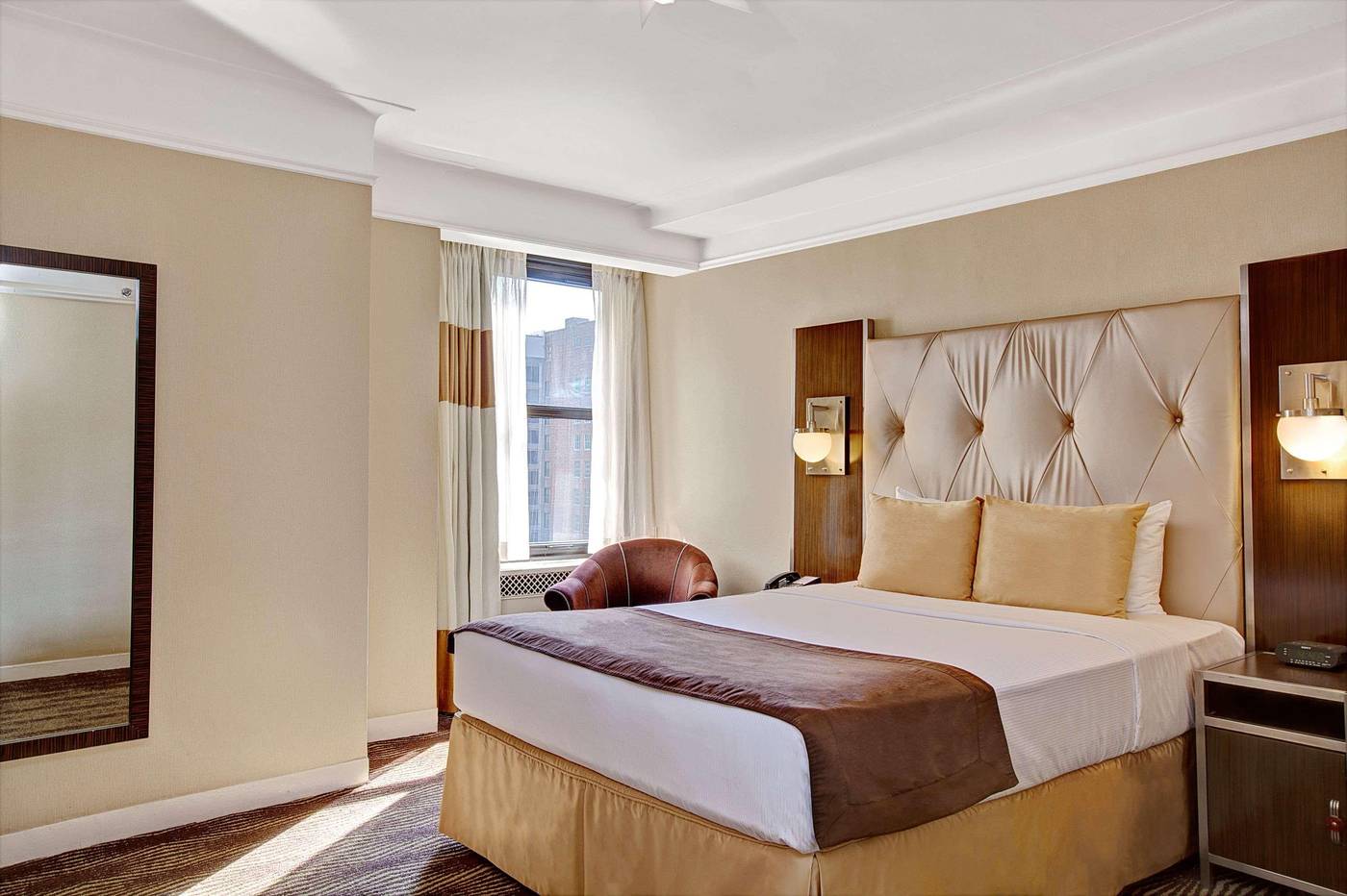 New-Yorker--A-Lotte-Hotel-Room-30