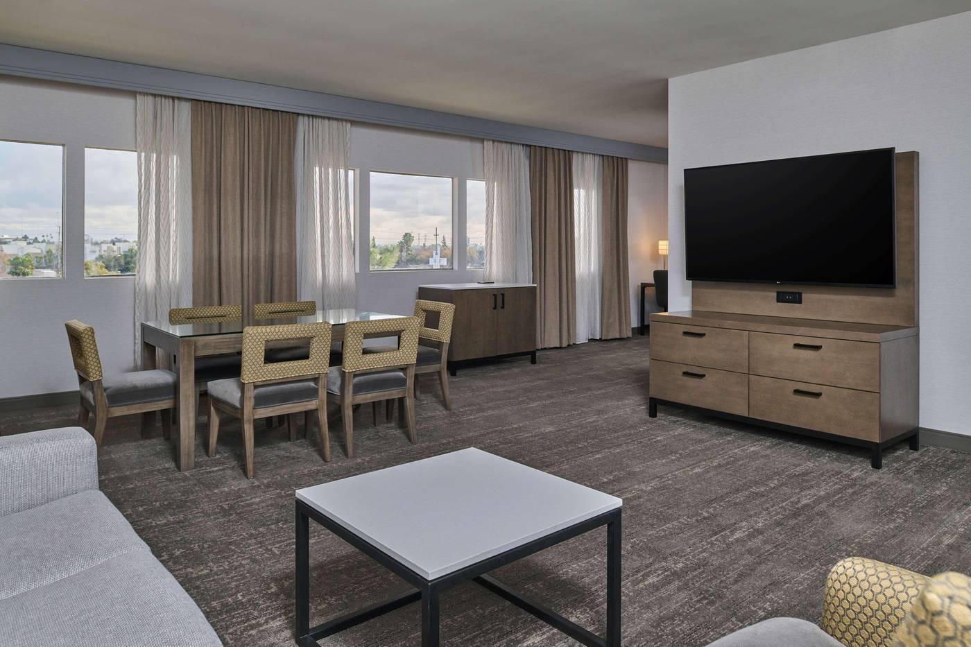 Doubletree-by-Hilton-Buena-Park-Room-10