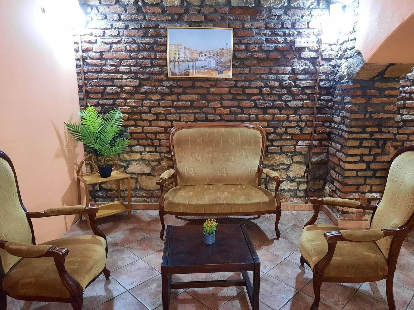 Pension-City-Center---L-Opera-Bar-1