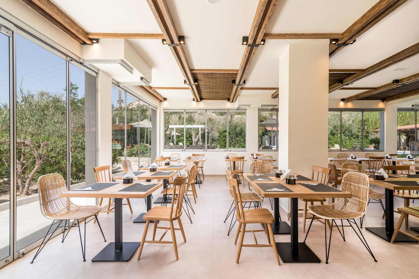 Matala-Bay-Restaurant-42