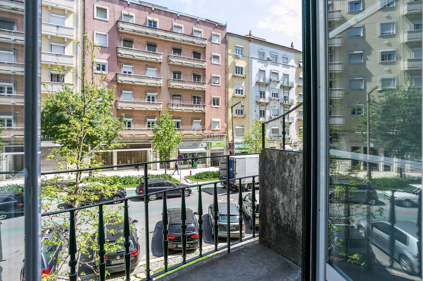 Home-Out-Rooms---Apartments-Room-3