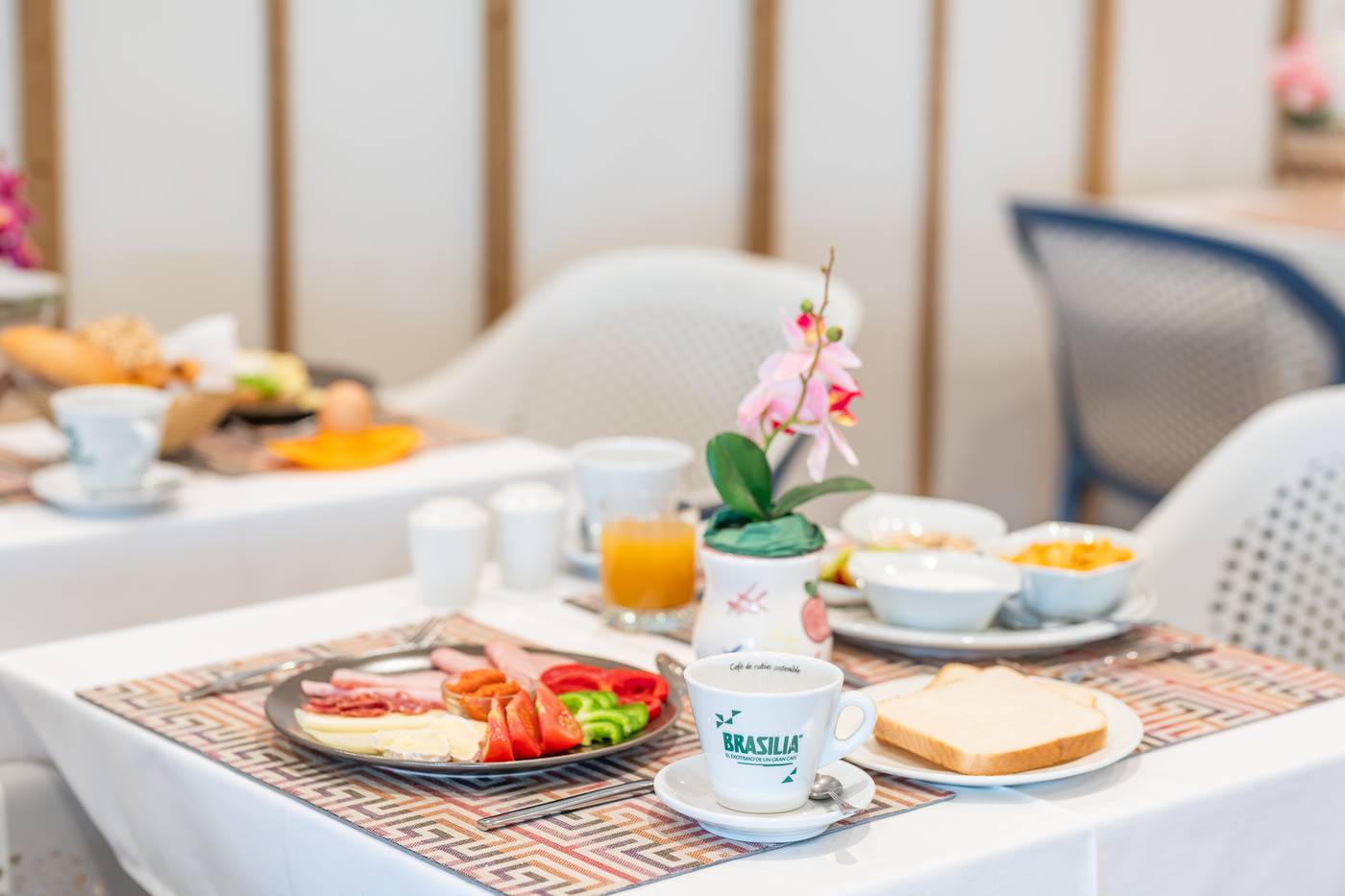 Apartamentos-Koala-Garden-LIVVO-Home-Collection-Restaurant-39