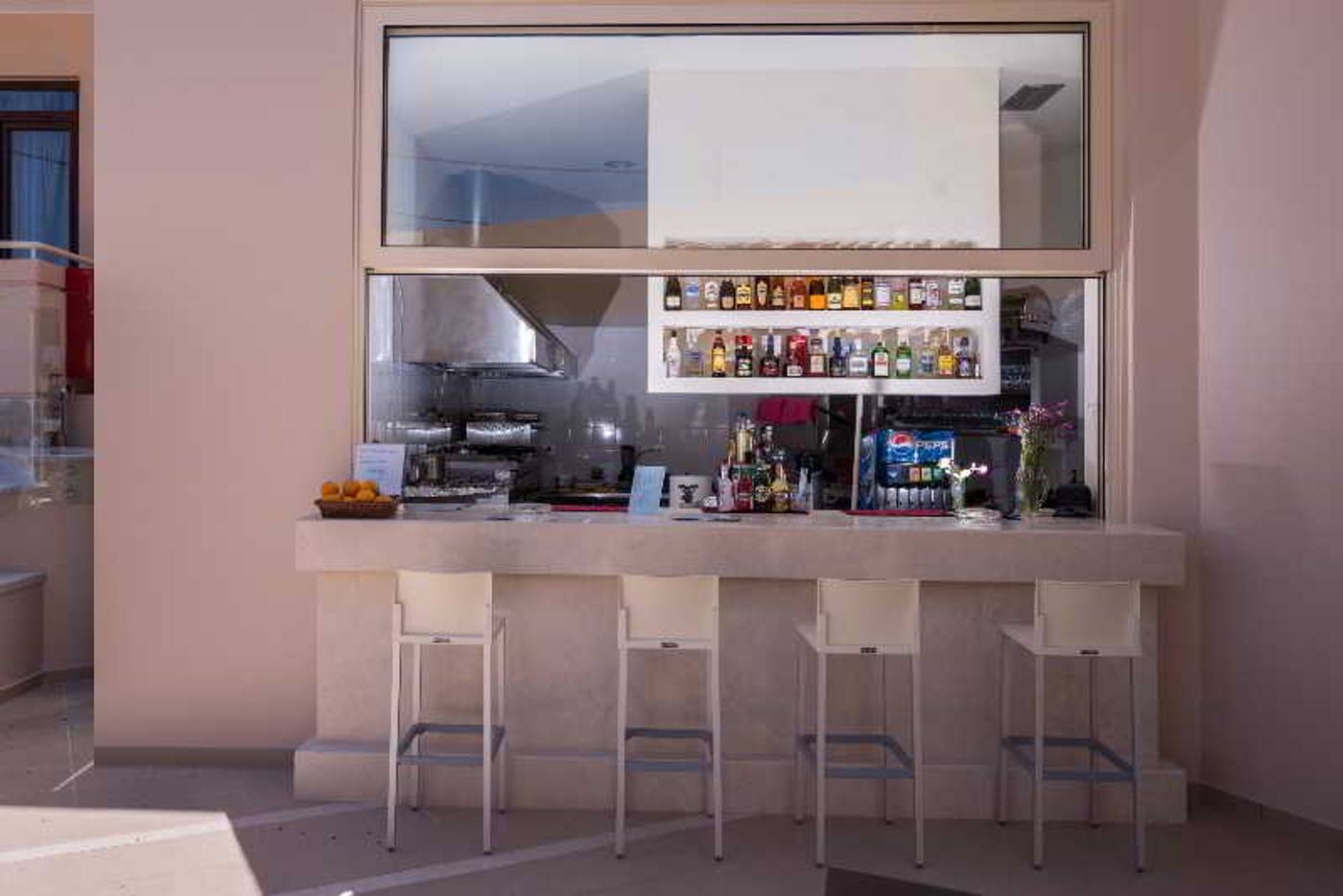 Oscar-Suites---Village-Bar-28