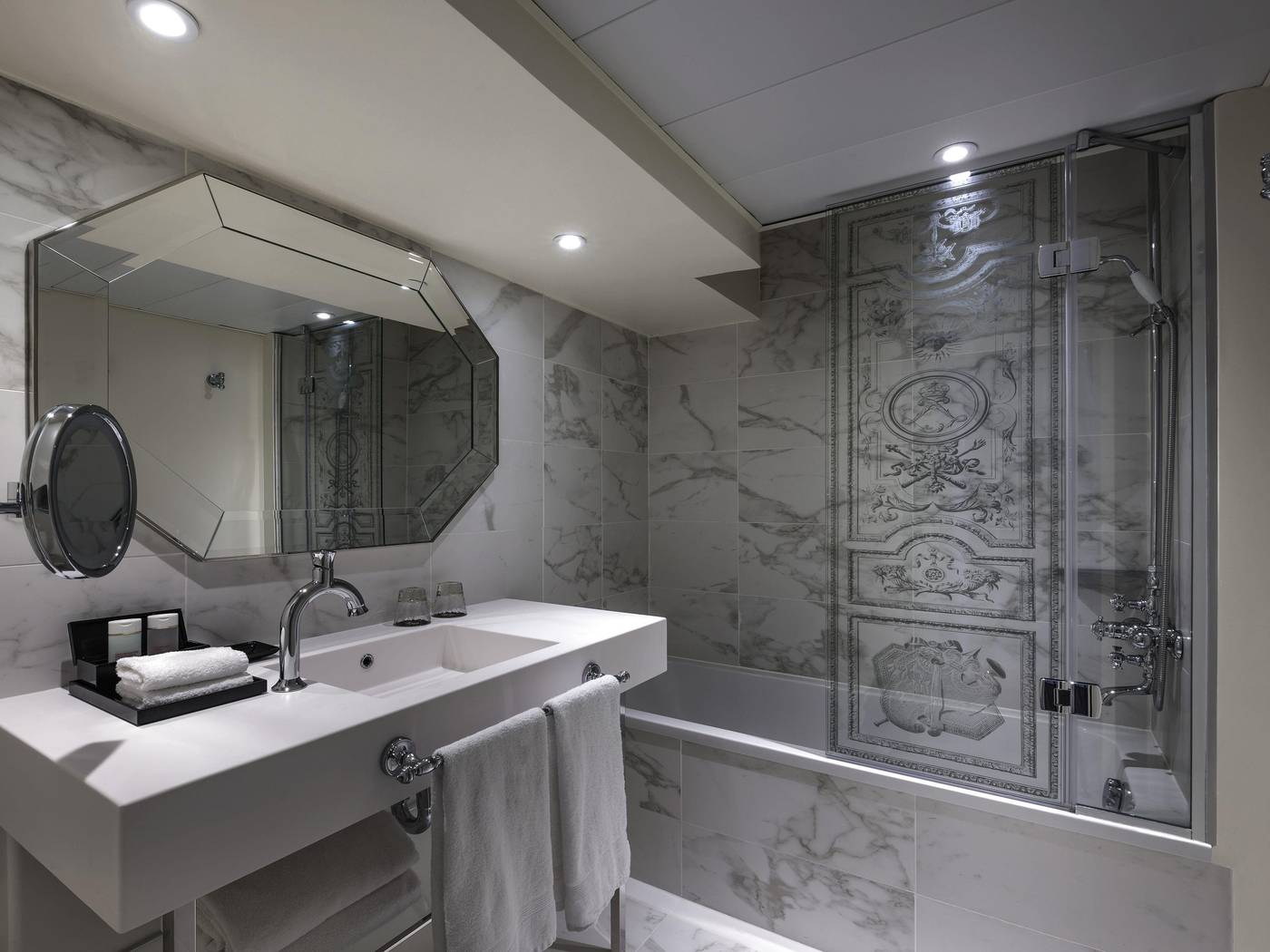 Le-Louis-Versailles-Chateau-Room-41