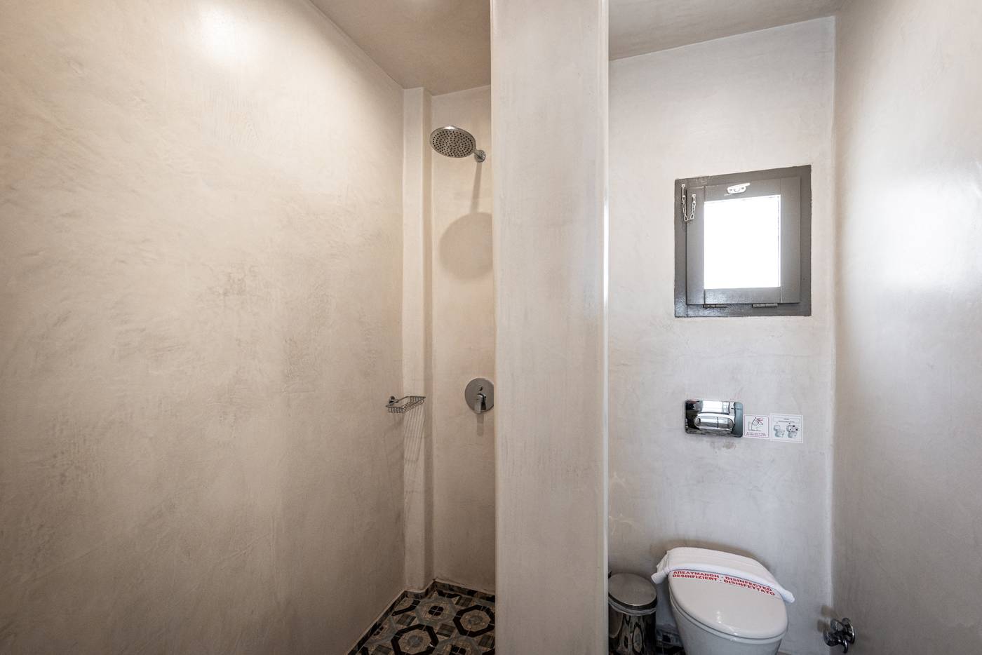 En-Plo-Boutique-Suites---Oia-Santorini-Room-51