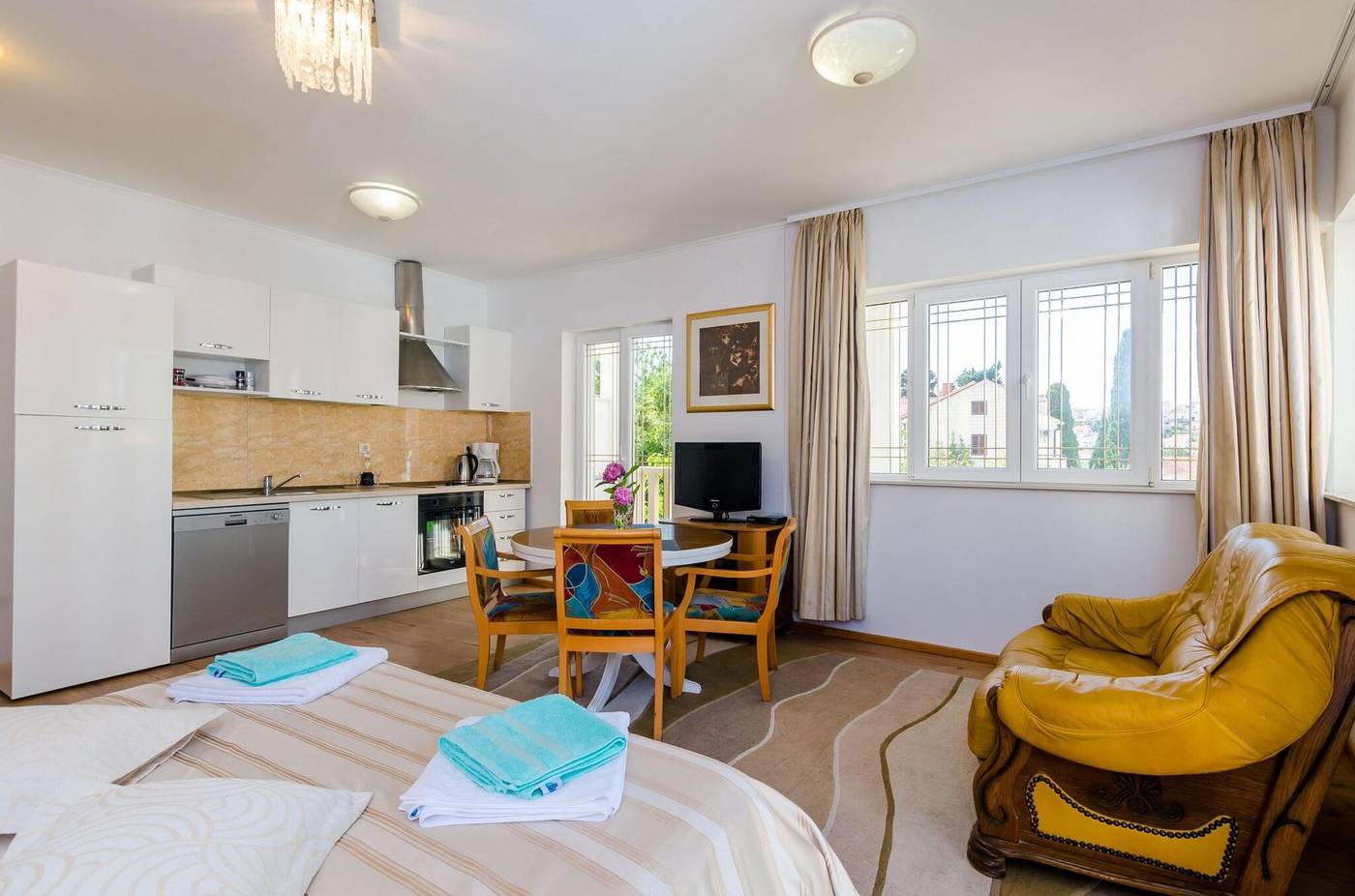 Apartments---Rooms-V-M-Room-25