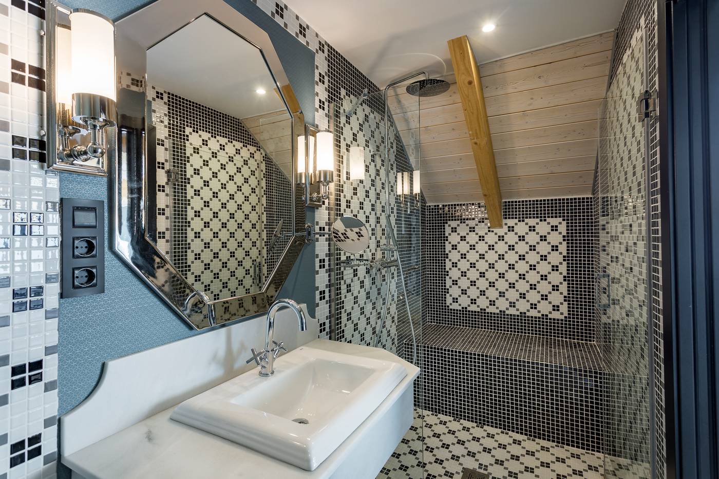 Room-Mate-Alba-Room-31