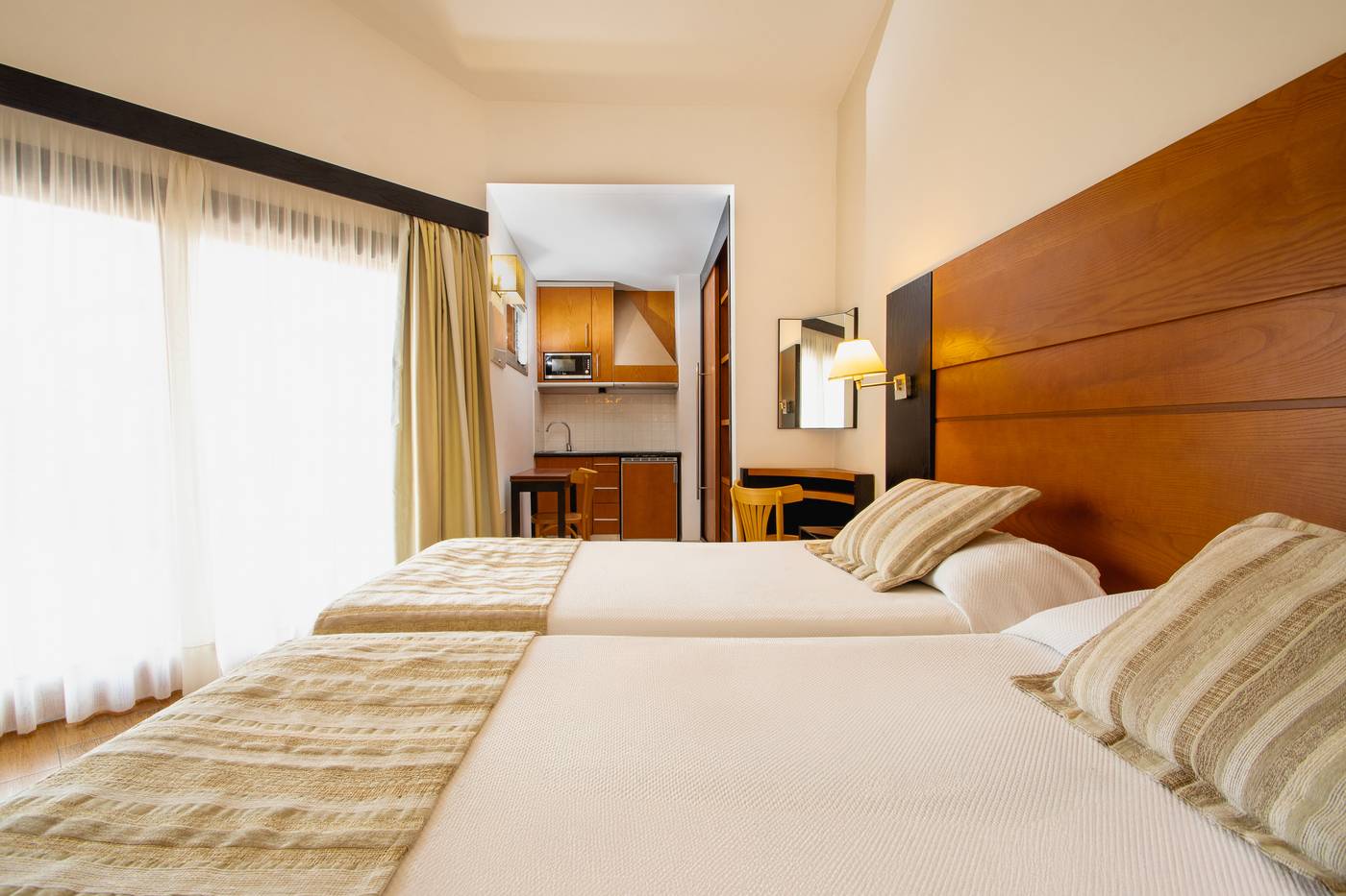 HL-Miraflor-Suites-Room-21