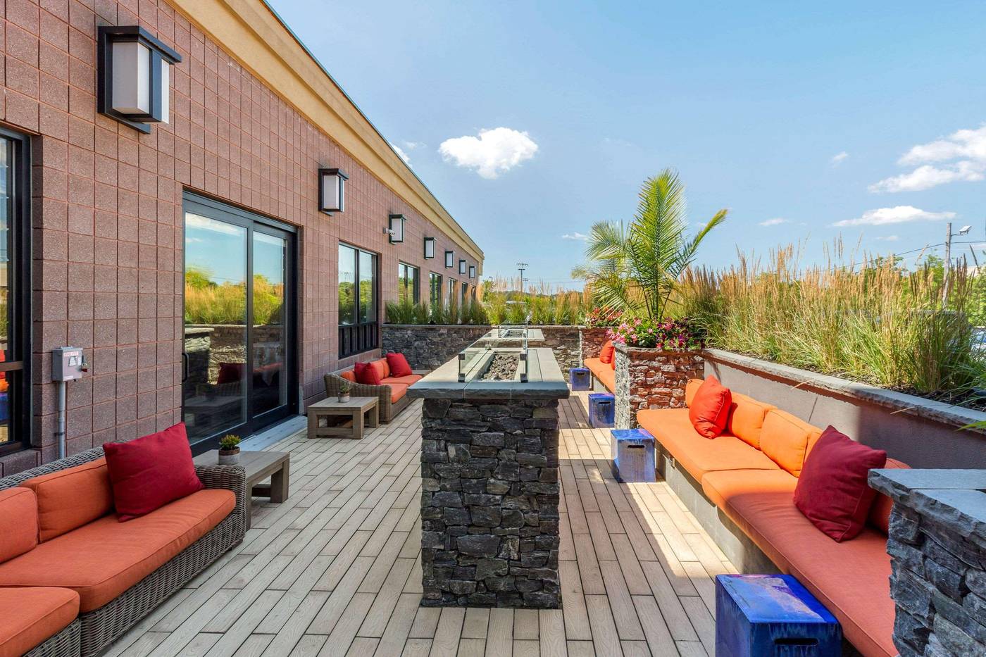 Comfort-Inn---Suites-Logan-Airport-Pool-47