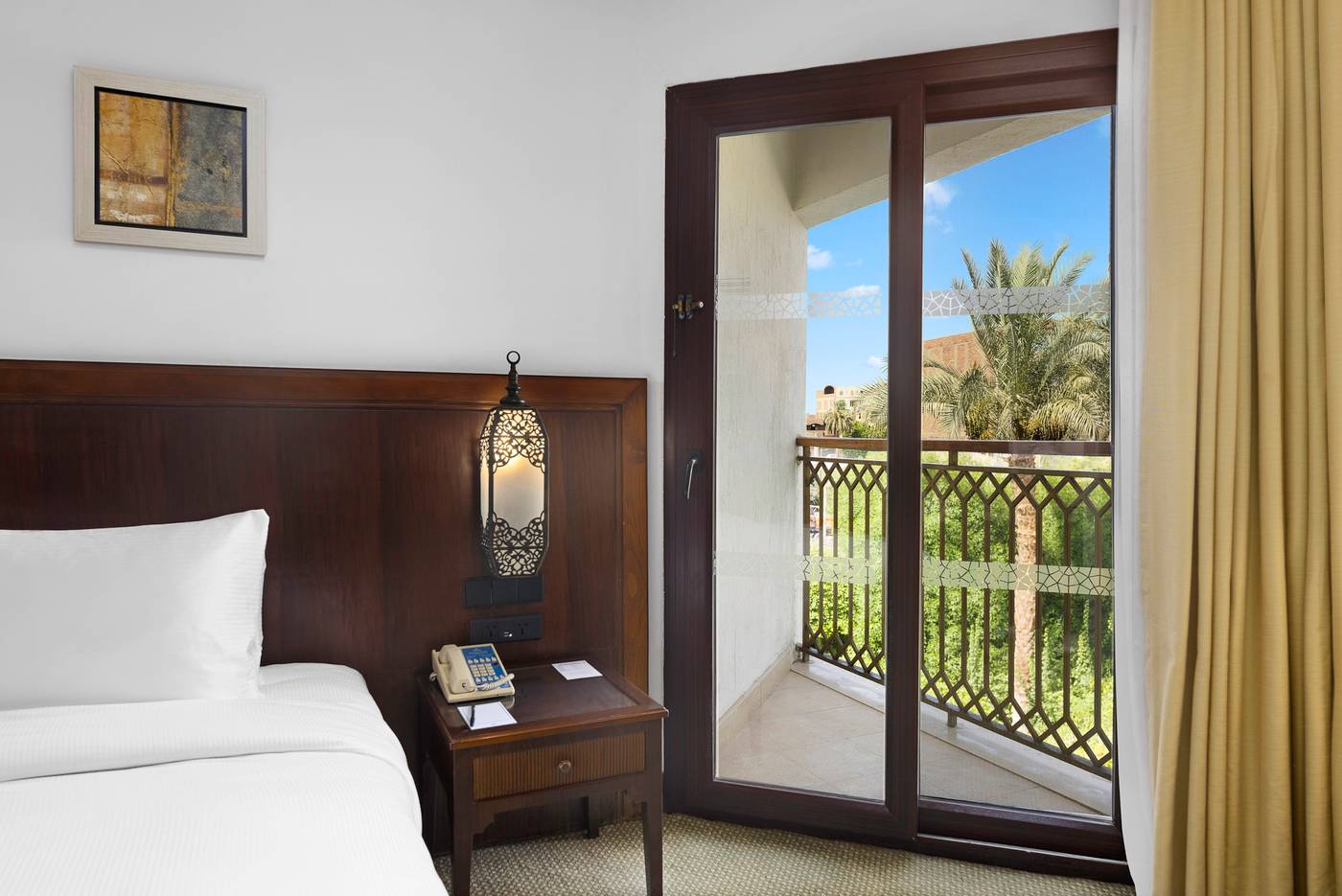 Hilton-Luxor-Resort---Spa-Room-34