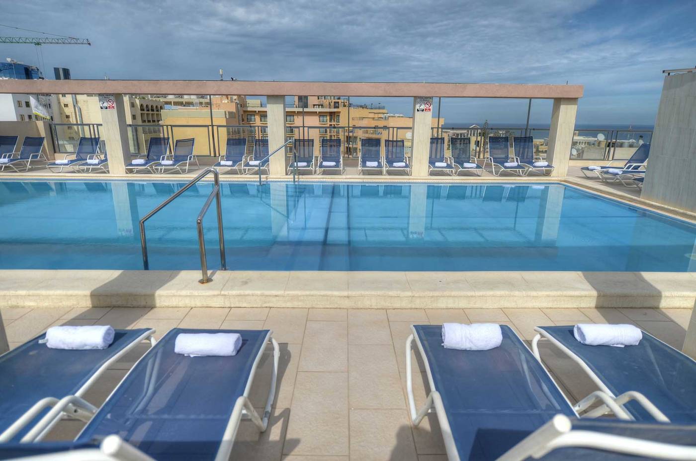 Alexandra-Hotel-Pool-2