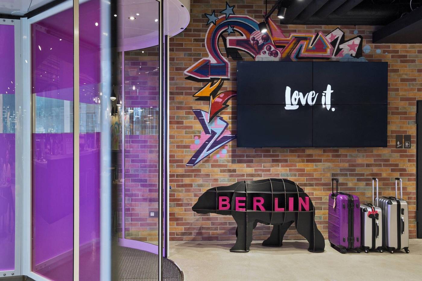 Moxy-Berlin-Humboldthain-Park-Lobby-29