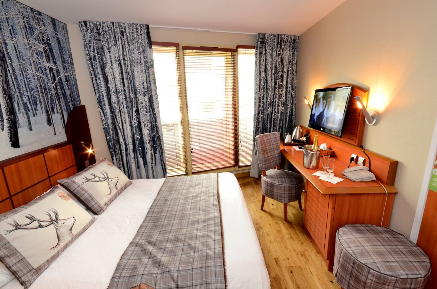 Green-Hotels-Confort-Paris-13-Room-11